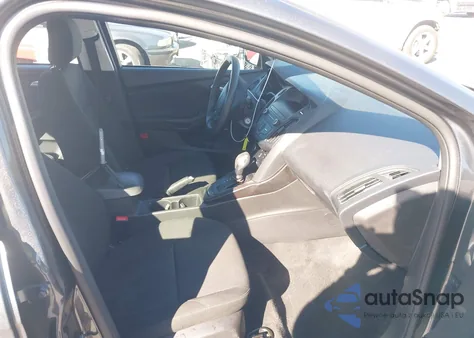 2018 Ford Focus Se z USA, uszkodzony, nr VIN 1FADP3F26JL332702
